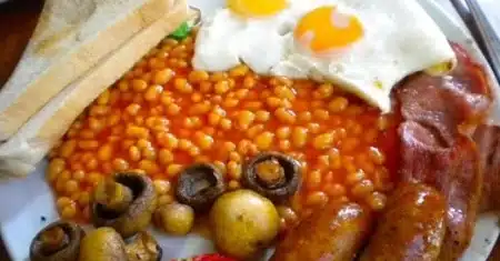 O que é o café da manhã britânico: English Breakfast?