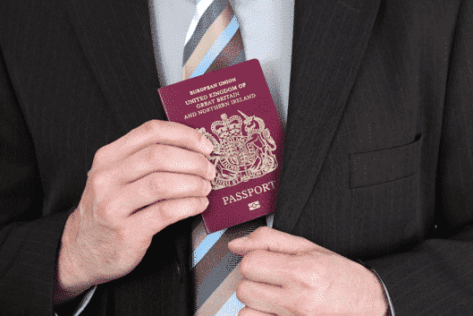 Quer ser um cidadão britânico? Você precisa passar em dois testes.