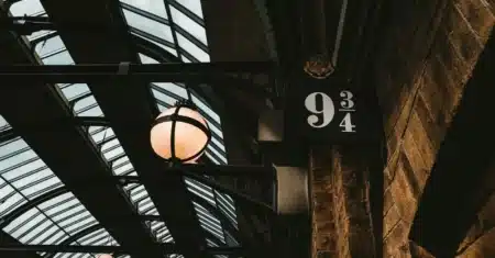 Guia completo da Plataforma 9 ¾ do Harry Potter em Londres