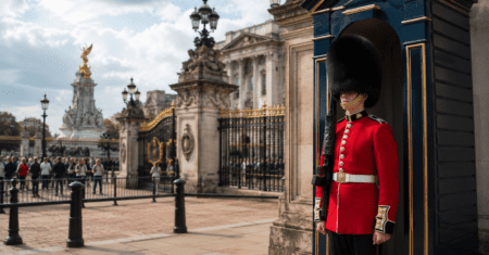 Os segredos mais curiosos da família real britânica espalhados por Londres